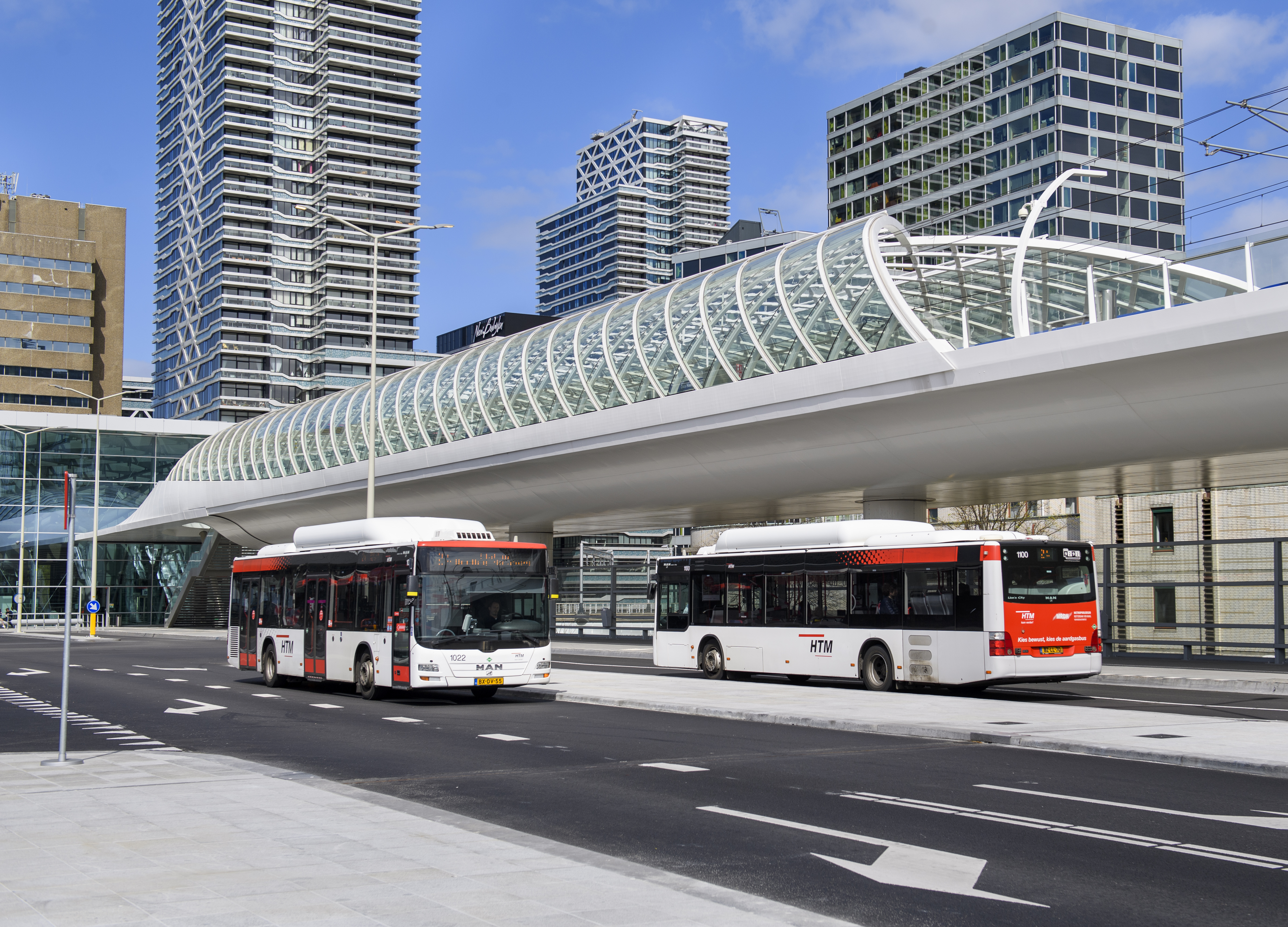 HTM Bussen op busplatform Den Haag Centraal Station