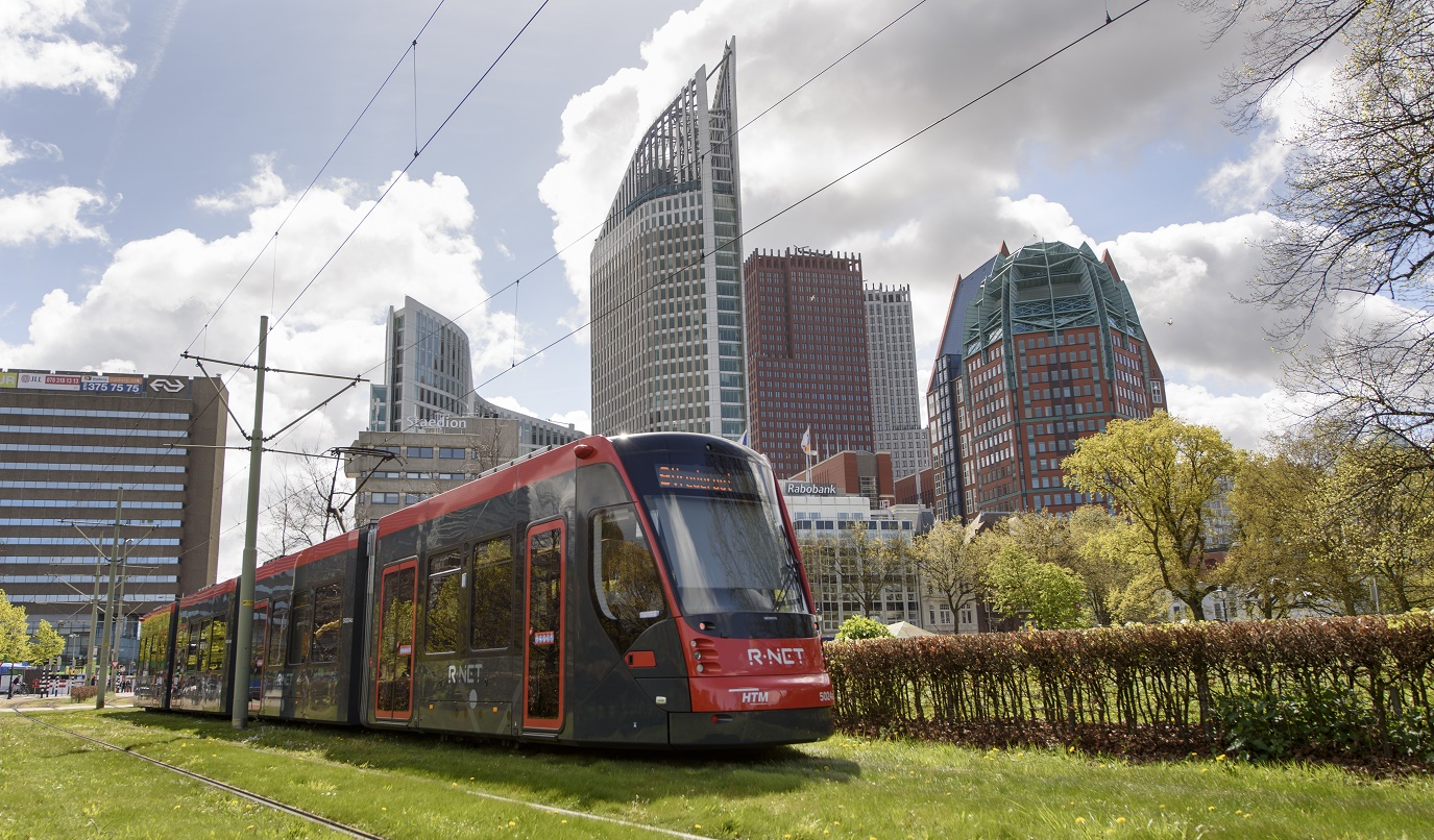 HTM Avenio tram met de skyline van Den Haag op de achtergrond